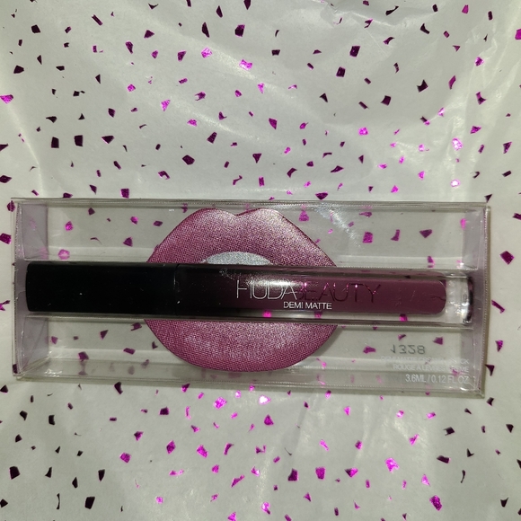 NEW HUDA BEAUTY Demigloss Cream Lipst - Picture 3 of 4